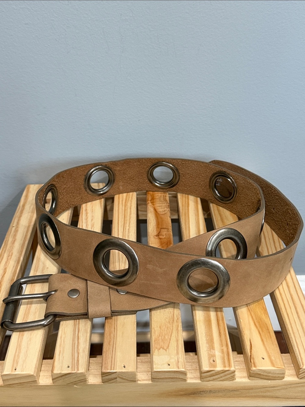 Kim White Leather Grommet Belt Taupe Beige XS USA Made - Picture 2 of 3